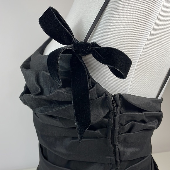 Lily Simon Black Ruched Top, Sleeveless, Size 6 - Picture 3 of 15